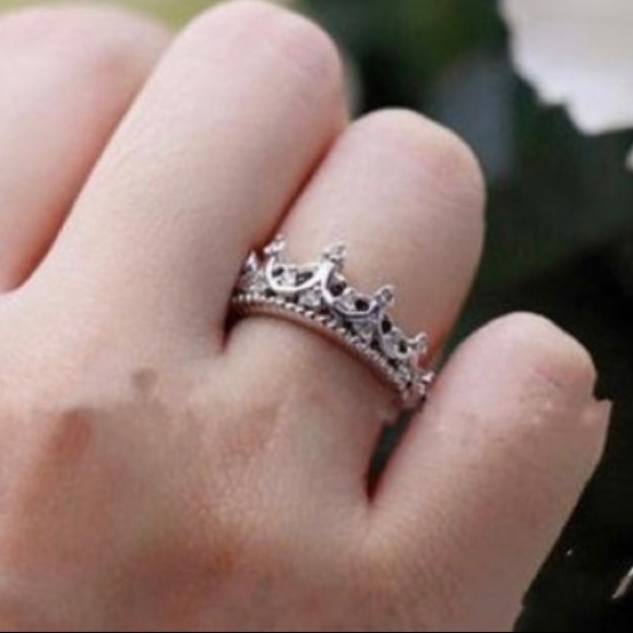 Silver Crown Ring - Picture 6 of 8